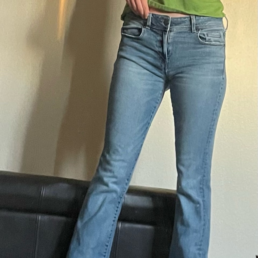 LEVI’S STRETCH STRAIGHT CUT JEANS
